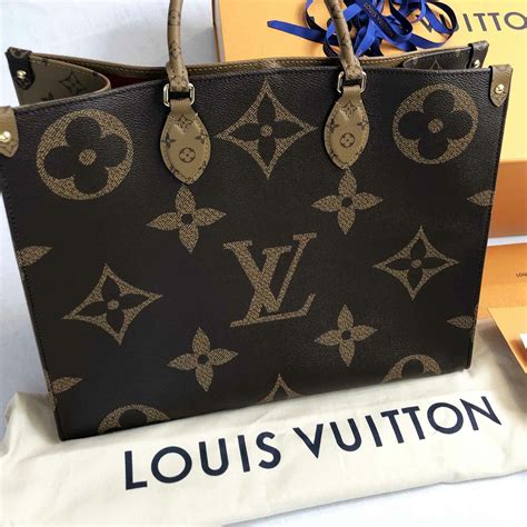 borsa louis vuitton logo grande|louis vuitton lv monogram bag.